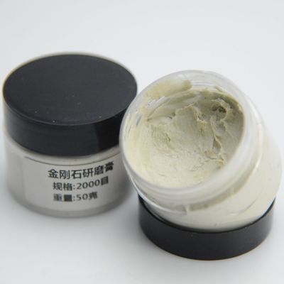 硬度測定ツールのための磨きパスタを使用する